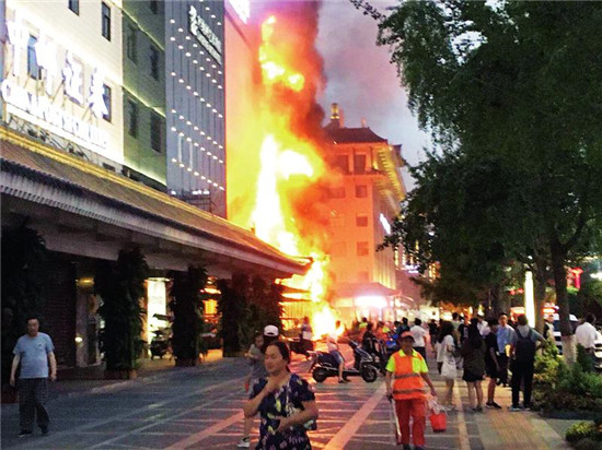 西安脚手架着火引燃建行大楼发生火灾 最新消