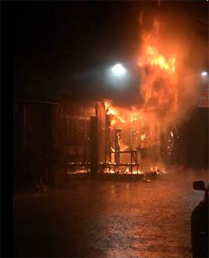 广东湛江一家电店发生火灾 店老板被烧死