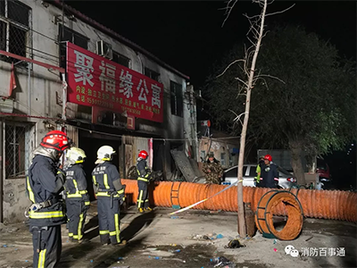 地下冷库电路短路起火致二层公寓19人死