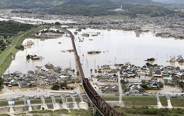 日本罕见暴雨已至少造成85人死亡