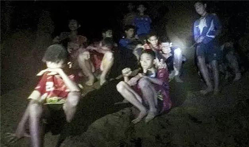 澳洲人潜入地下4公里救人