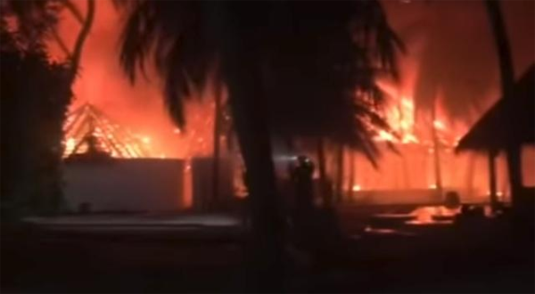 马尔代夫著名的豪华度假酒店大火