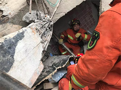 上海一建筑物倒塌20余人被困