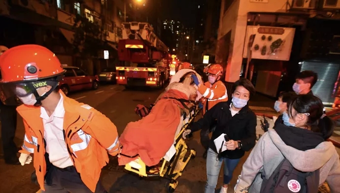 香港油麻地广东道560号楼房起火