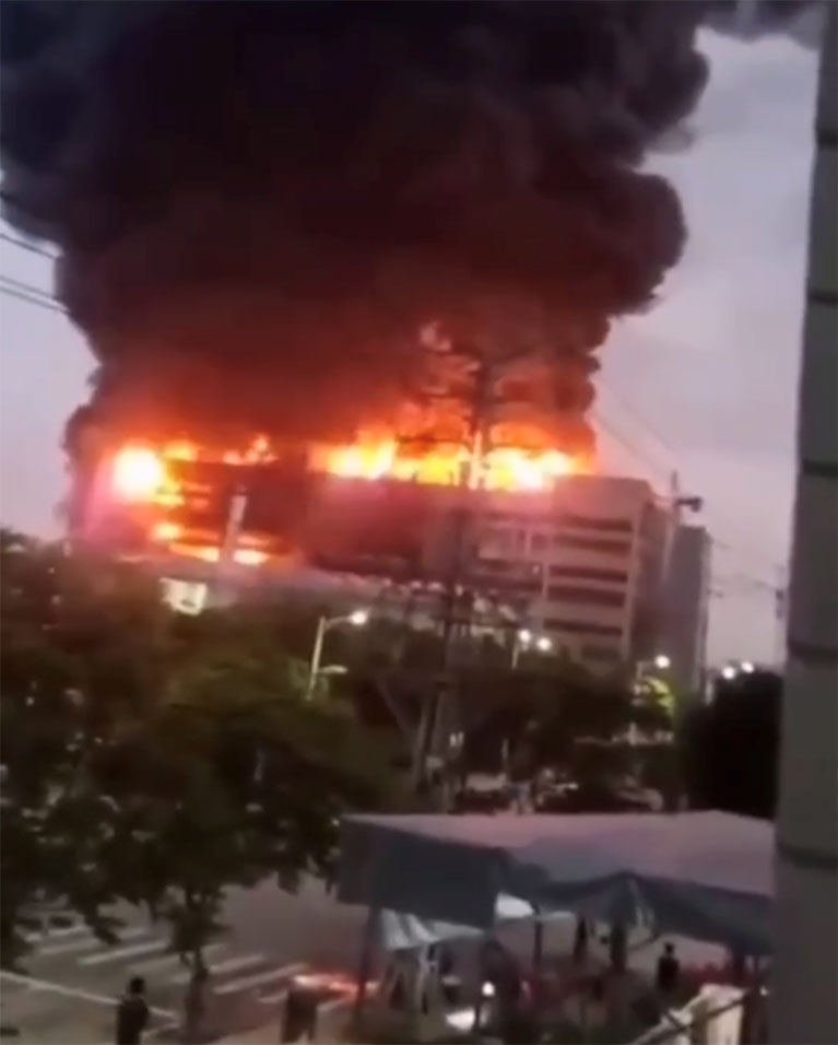 上海一企业厂房大火