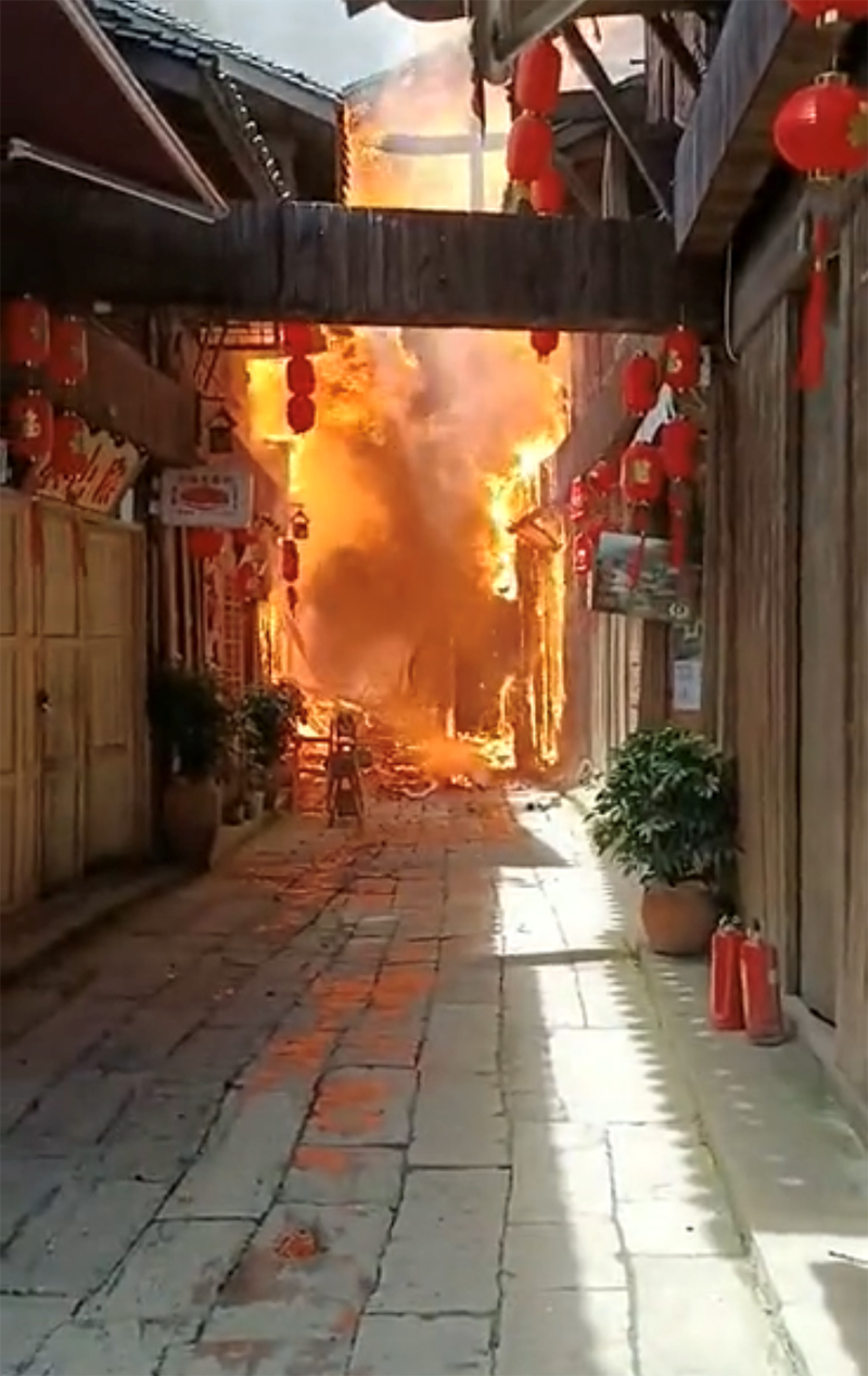 重庆中山古镇发生火灾