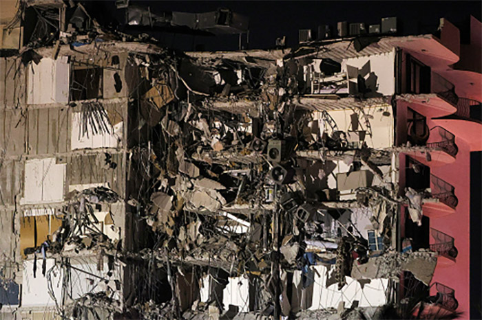 美国大楼凌晨碎成渣！坍塌瞬间曝光，5死156人失踪，美基建被质疑