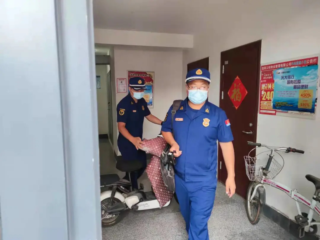 违规停放电动车及充电的行为