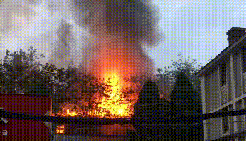 西安纺织城一印社区发生火灾