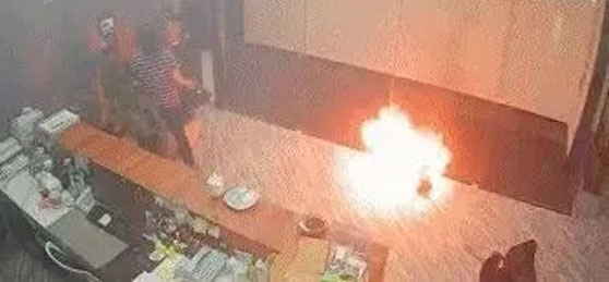上海一家商务楼里的电池，居然在未充电的情况下也起火了。
