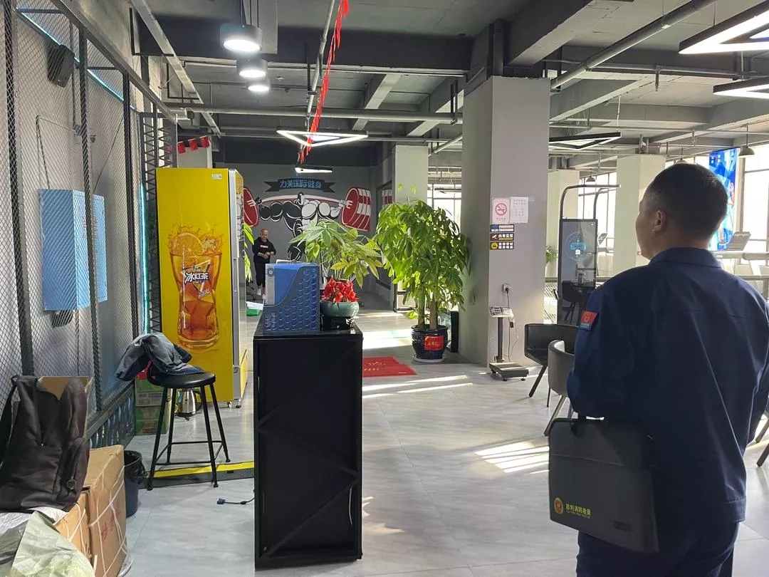 健身馆占用安全出口被罚5100元