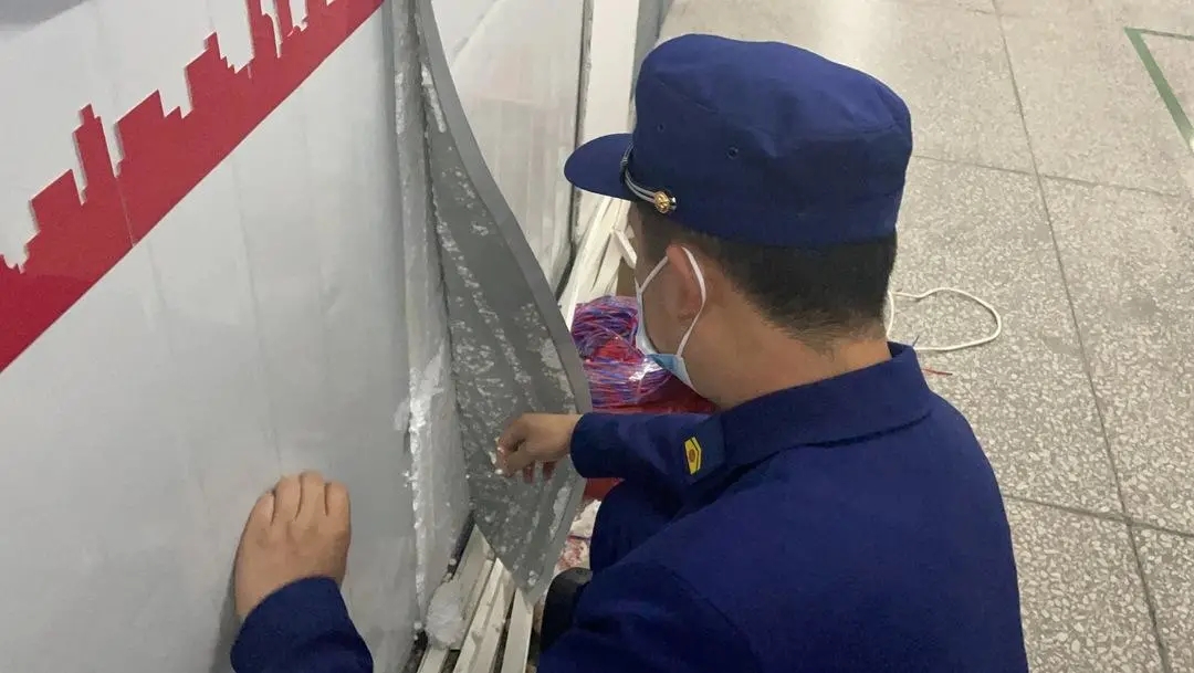 公司仓库违规使用泡沫彩钢板被依法查封