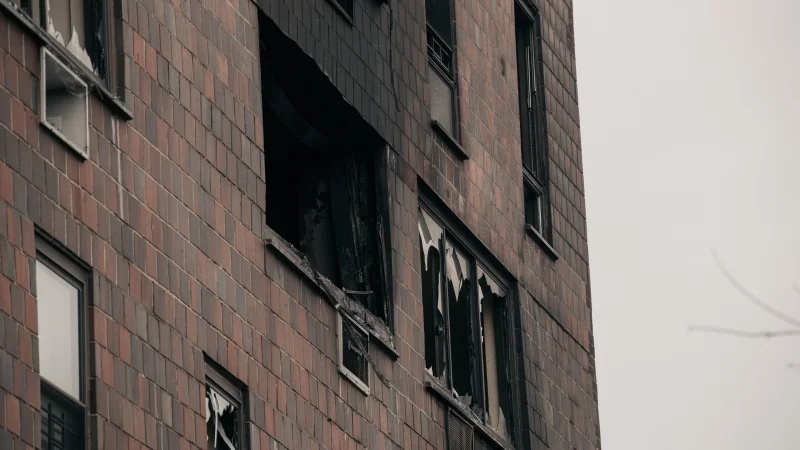 纽约公寓楼火灾致19人死亡