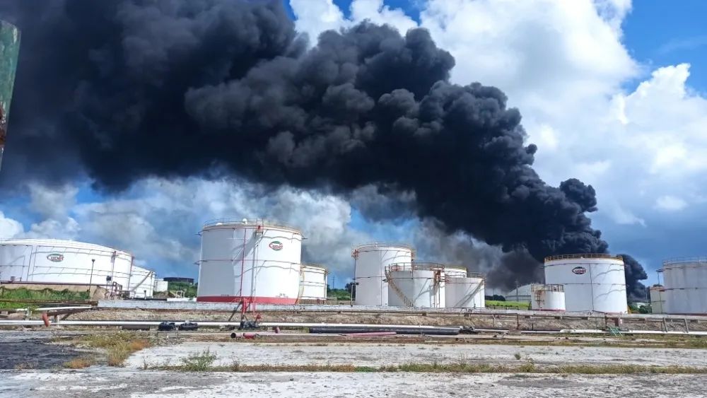 石油储备基地多次爆炸！