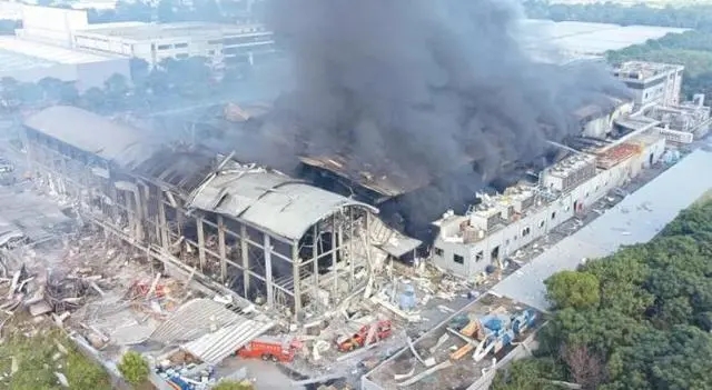 台湾屏东一高尔夫球工厂发生火灾爆炸事故