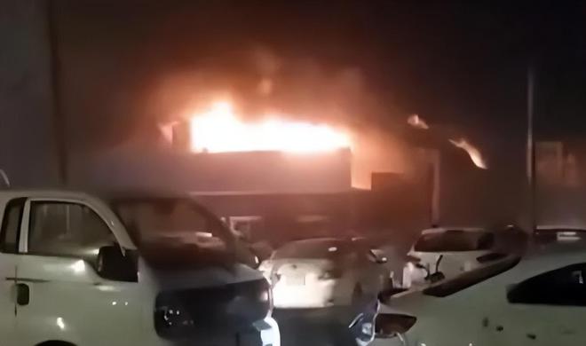 伊拉克尼尼微省的一场婚礼现场发生火灾，目前已导致至少100人死亡