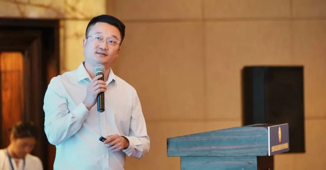 上海特领安全科技有限公司胡明总经理作关于《轨道交通关键消防设施全生命周期运营管理》的报告