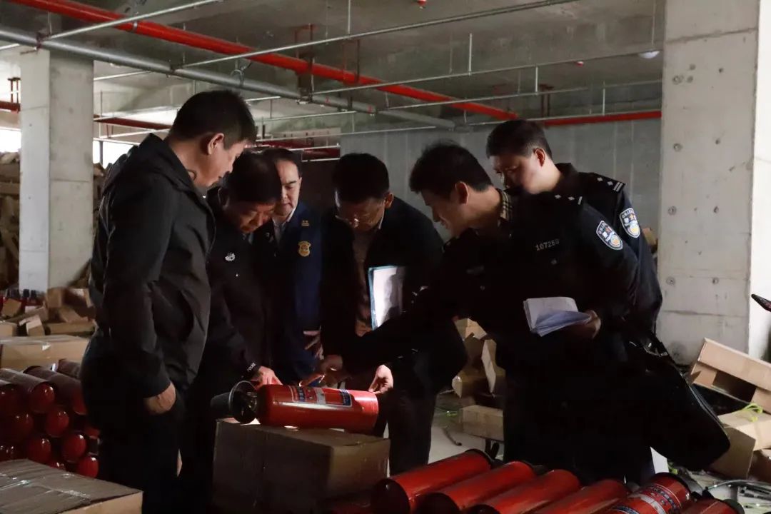 南京警方成功侦破一起特大生产销售伪劣干粉灭火器案
